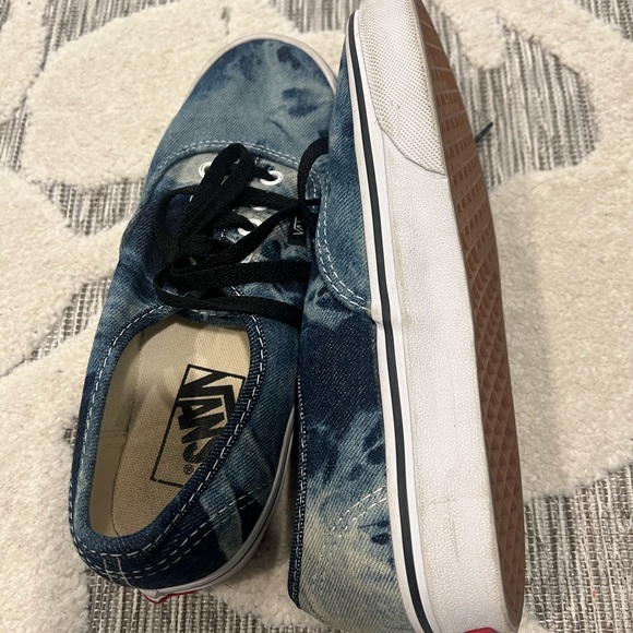 Vans, great condition. Meticulous, smoke-free home - Picture 3 of 5